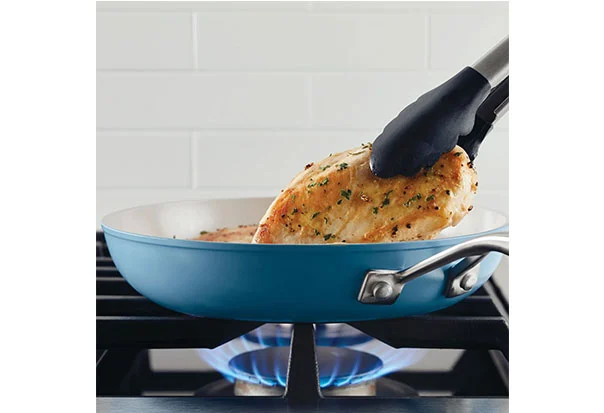 blue wok pan with lid